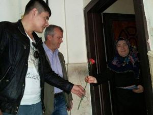 AK Partili Gençler Anneleri Unutmadı