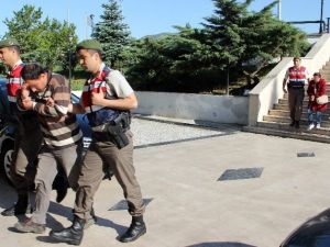 Ev Sahibini Soyan Kiracılar Tutuklandı