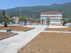 Kordon Ve Okul Girişi Güzelleşiyor