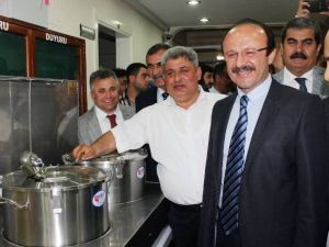 Türk Kızılayı İskenderun’da Sevgi Butiği Ve Aşevi Açtı