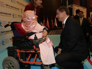 Başbakan Davutoğlu, Engelsiz Türkiye Platformu Sergi Açılışına Katıldı