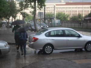 Gaziantep’te Yağmur Vatandaşları Hazırlıksız Yakaladı