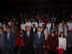 Hemşire Adaylarından Hemşireler Günü Kutlaması