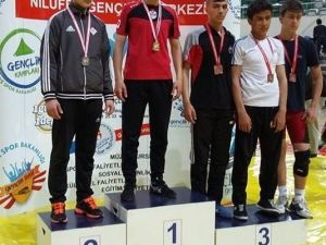 Güreşte Türkiye Üçüncüsü Oldu