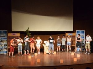 Öğrencilerden Tiyatro Gösterisi