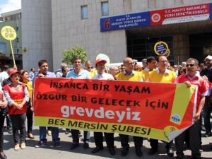 Mersin’de BES Üyeleri Bir Günlük İş Bırakma Eylemi Yaptı