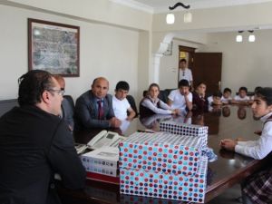 Kaymakam Arıkan Öğrencilerin Mektuplarına Hediyelerle Cevap Verdi