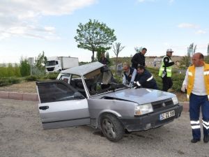 Kamyon İle Çarpışan Otomobilde Sıkışan Sürücü Feci Şekilde Can Verdi