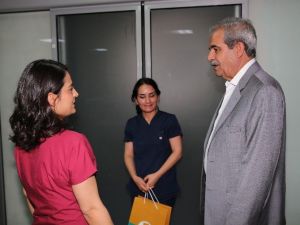 Başkan Demirkol’dan Hemşirelere Anlamlı Ziyaret