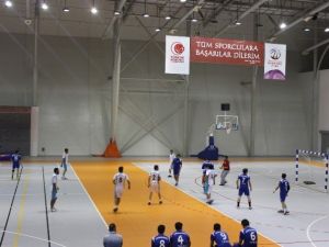 Nehü ‘Üniversiteler Hentbol 1. Lig Grup Birinciliği Müsabakaları’na Ev Sahipliği Yaptı