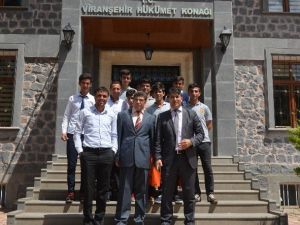 Viranşehir’de Atletizm İl Şampiyonları Kaymakamı Citer’i Ziyaret Etti