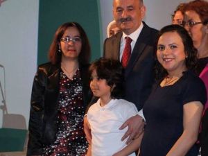 Düzce’de Yılın Ebe Ve Hemşiresi Oldular