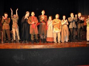 Üniversiteliler "Özgürlüğün Bedeli"ni Sergiledi