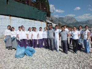 Otel Çalışanları Sahilde Temizlik Çalışması Yaptı