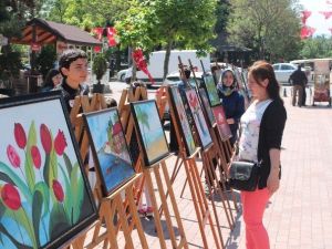Ortaokul Öğrencileri Çizdikleri Resimleri Sergiledi