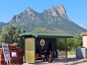 Sarıcakaya’da Bekleme Durakları Yenileniyor