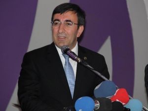 Bakan Yılmaz Engellilerle Bir Araya Geldi