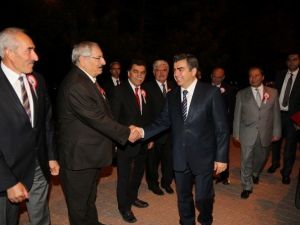 Vali Düzgün, Şed Kuşatma Töreni’nde Yılın Ahisi’ne Kaftanını Giydirdi