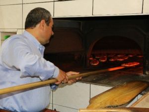 AK Parti Milletvekili Samani, Tezgaha Geçerek Pide Pişirdi