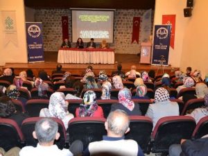 Edirne’de ‘Bir Yetime Aile Olmak’ Olmak Paneli Düzenlendi