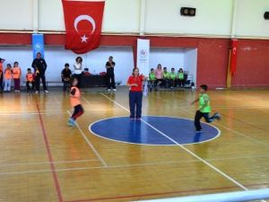 Gömeç’te Geleneksel Çocuk Oyunları Şenliğinde Dereceye Girenler Belirlendi