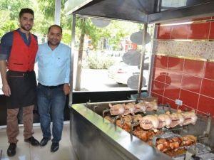 Köyünde Yetiştirdiği Bıldırcınları Şehirde Açtığı Lokantada Satıyor