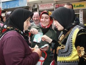 AK Parti Trabzon Milletvekili Adayı Köseoğlu, Şalpazarı’nda Yöresel Giysiyle Destek İstedi