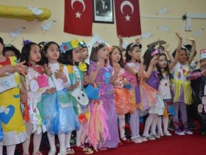 Minik Öğrencilerden “Yeni Bir Dünya İçin Geleceğin Resmini Geri Dönüşümle Çizelim” Projesi