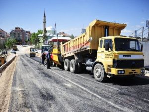 Karaman Belediyesi Üst Geçidi Asfaltlıyor
