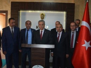 Başbakan Yardımcısı Arınç, Kilis Belediyesini Ziyaret Etti