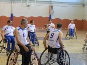 Memur-sen İle Büyükşehir Tekerlekli Sandalye Basketbol Takımı Karşı Karşıya Geldi