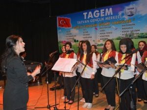 Tatvan’da Gençlik Merkezi Kursiyerlerinden Gençlik Konseri