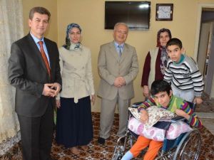 Hayırseverden Engelli Gence Tekerlekli Sandalye