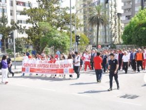 Adana’da Gençlik Yürüyüşü