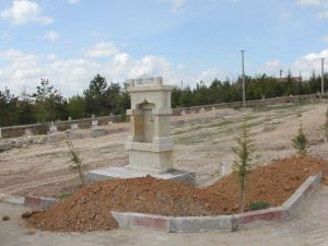 Sarıkaya Belediyesi Yeni Mezarlık Alanında Çevre Düzenlemesini Tamamlanıyor