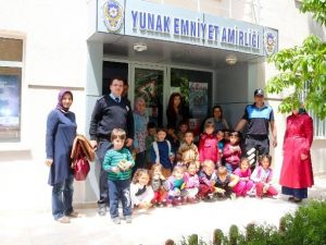 Minik Öğrencilerden Yunak Emniyet Amirliğine Ziyaret