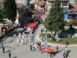 Devrek’te Düzenlenen Gençlik Yürüyüşüne Yüzlerce Kişi Katıldı