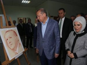 Cumhurbaşkanı Erdoğan, Tuşba Belediyesi’ni Ziyaret Etti