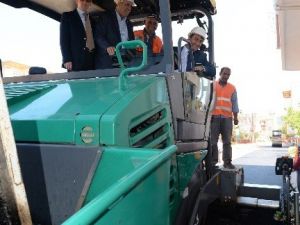 Dündar, İş Makinesi İle Asfalt Döktü