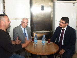 Başkan Çelik, Esnafın Çay Davetini Geri Çevirmedi