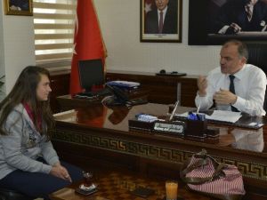 Başkan Gürlesin, İşitme Engelli Fatma’ya İşitme Cihazı Aldı