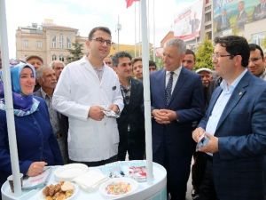 Eczacılar Vatandaşları Bilinçlendiriyor