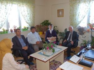 Belediyeden Minik Öğrenciye Tekerlekli Sandalye Desteği