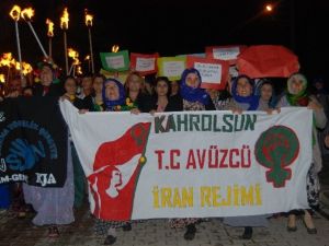 Kadınlardan Şiddete Karşı Meşaleli Yürüyüş