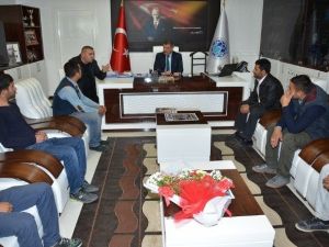 Kaldırım Mahallesi Gençleri, Başkan Gürkan’ı Ziyaret Etti