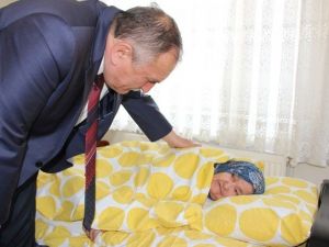 Başkan Yılmaz, Hasta Ve Engelli Vatandaşları Ziyaret Etti