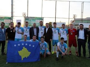 Başkan Toçoğlu Şampiyon Olan Gine’ye Kupasını Takdim Etti