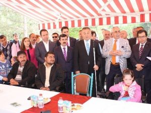 Engellilere Akülü Araçları Hediye Edildi