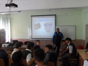 Bor Emniyeti Öğrencileri Bilgilendiriyor
