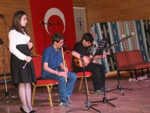 Yozgat Anadolu Lisesi Türkü Dinletisi Yoğun İlgi Gördü